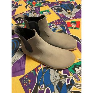 Vivo barefoot boots size 6.5 (37) GUC